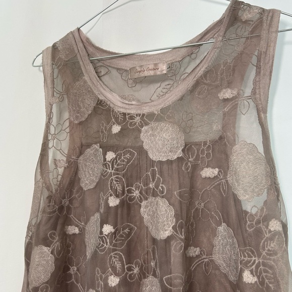 SIMPLY COUTURE Mesh Floral Tank - Picture 3 of 4